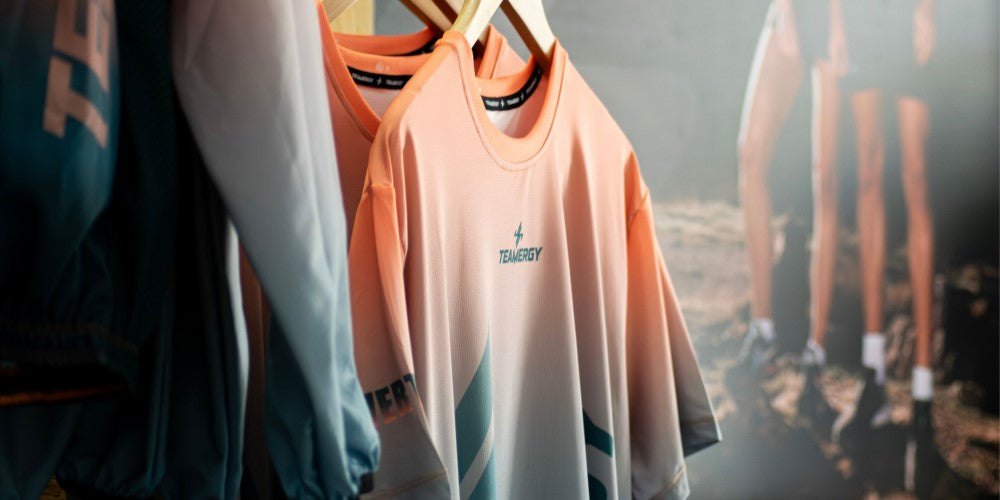 oferta de producto sostenible con ropa full print de trail running